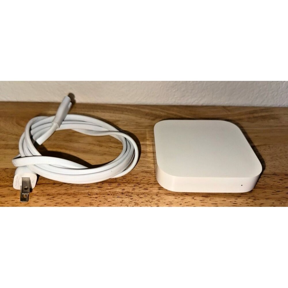 Apple AirPort Express 2nd gen Base Station Model A1392 Wi-Fi Router Streaming